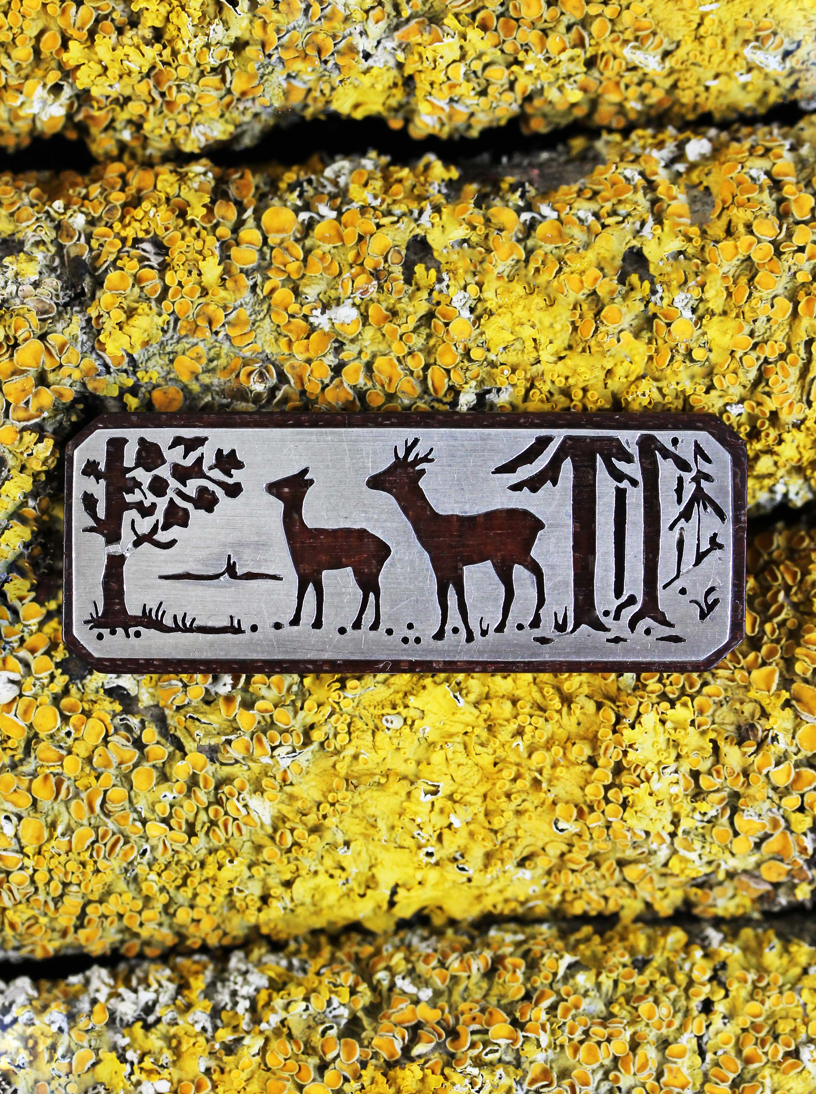 Silver hunting brooch an rose wood by Victor Mayer