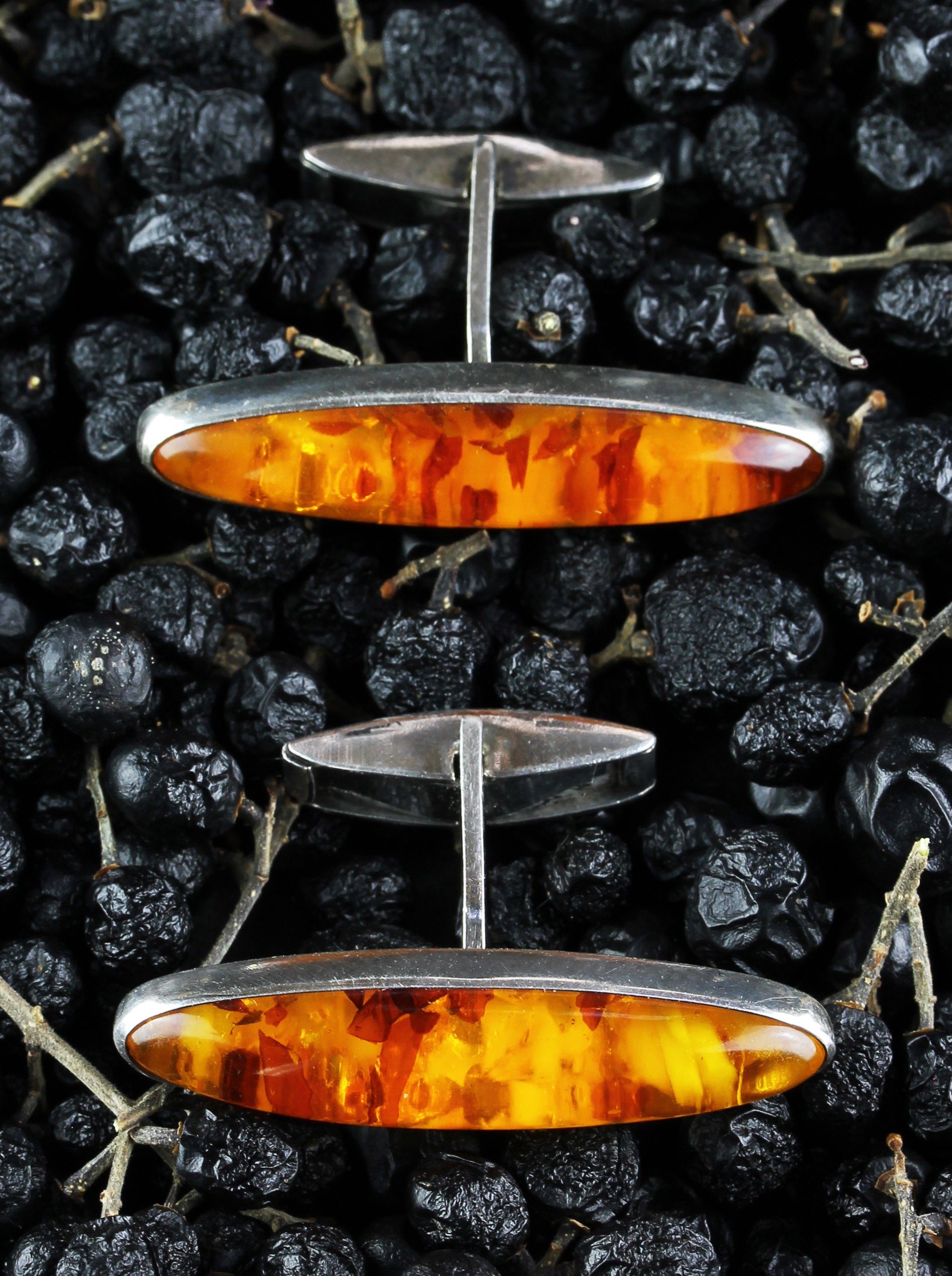 Very slim cufflinks in silver with amber