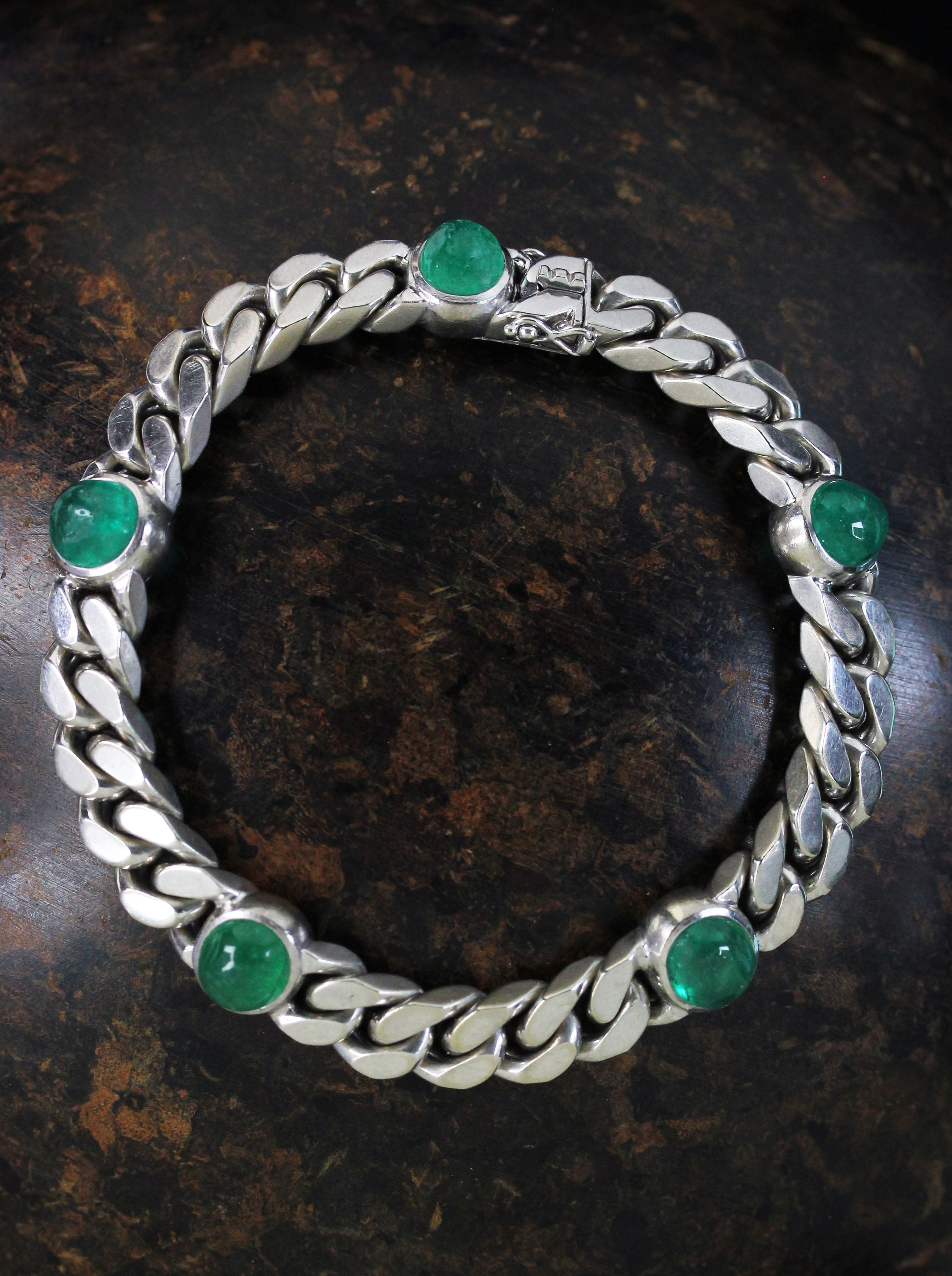 White gold bracelet with emeralds made by the Bavarian court jeweler HEIDEN