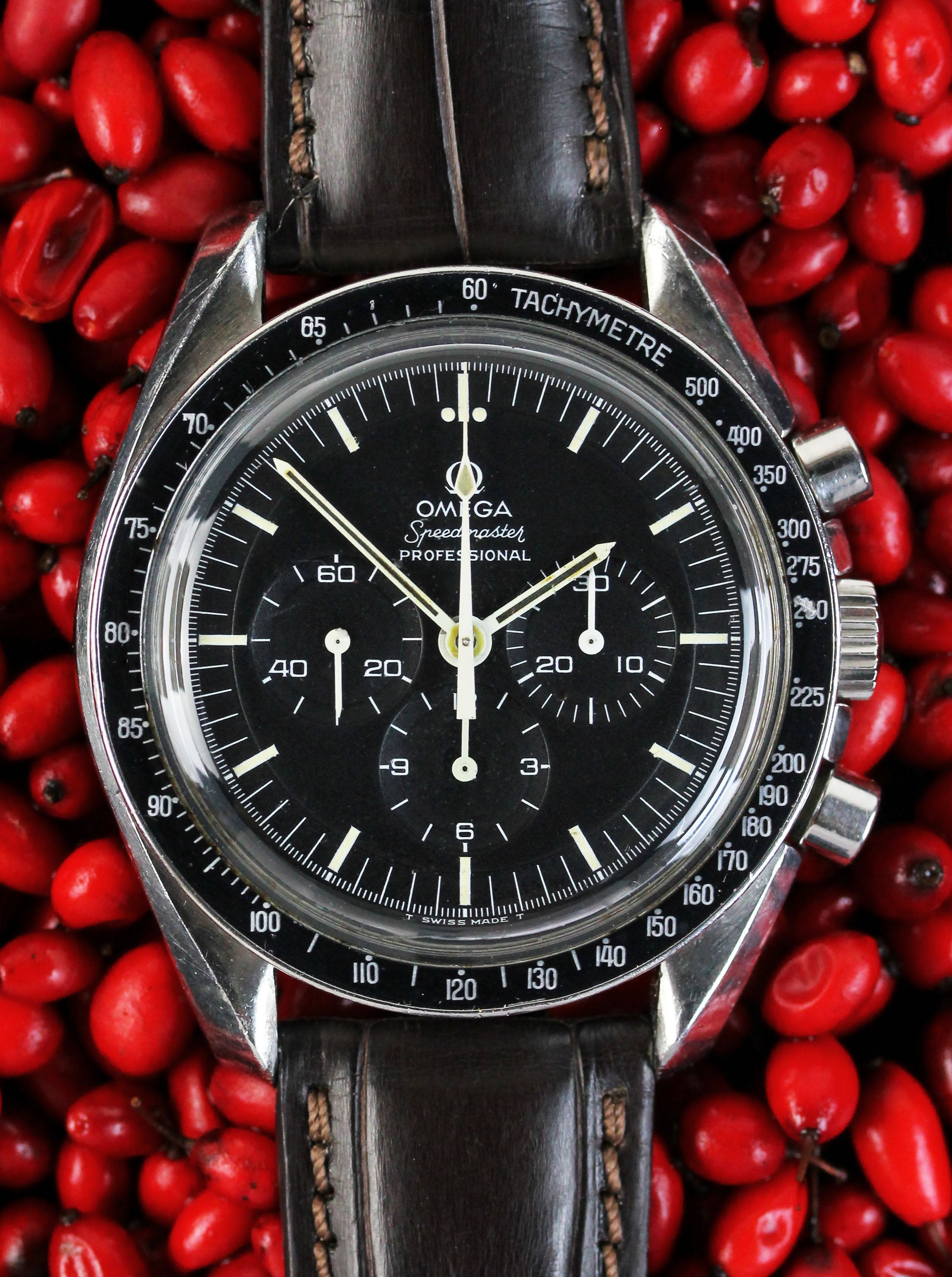 Rare OMEGA Speedmaster, ref. 145.022-69, with "straight writing" on the back