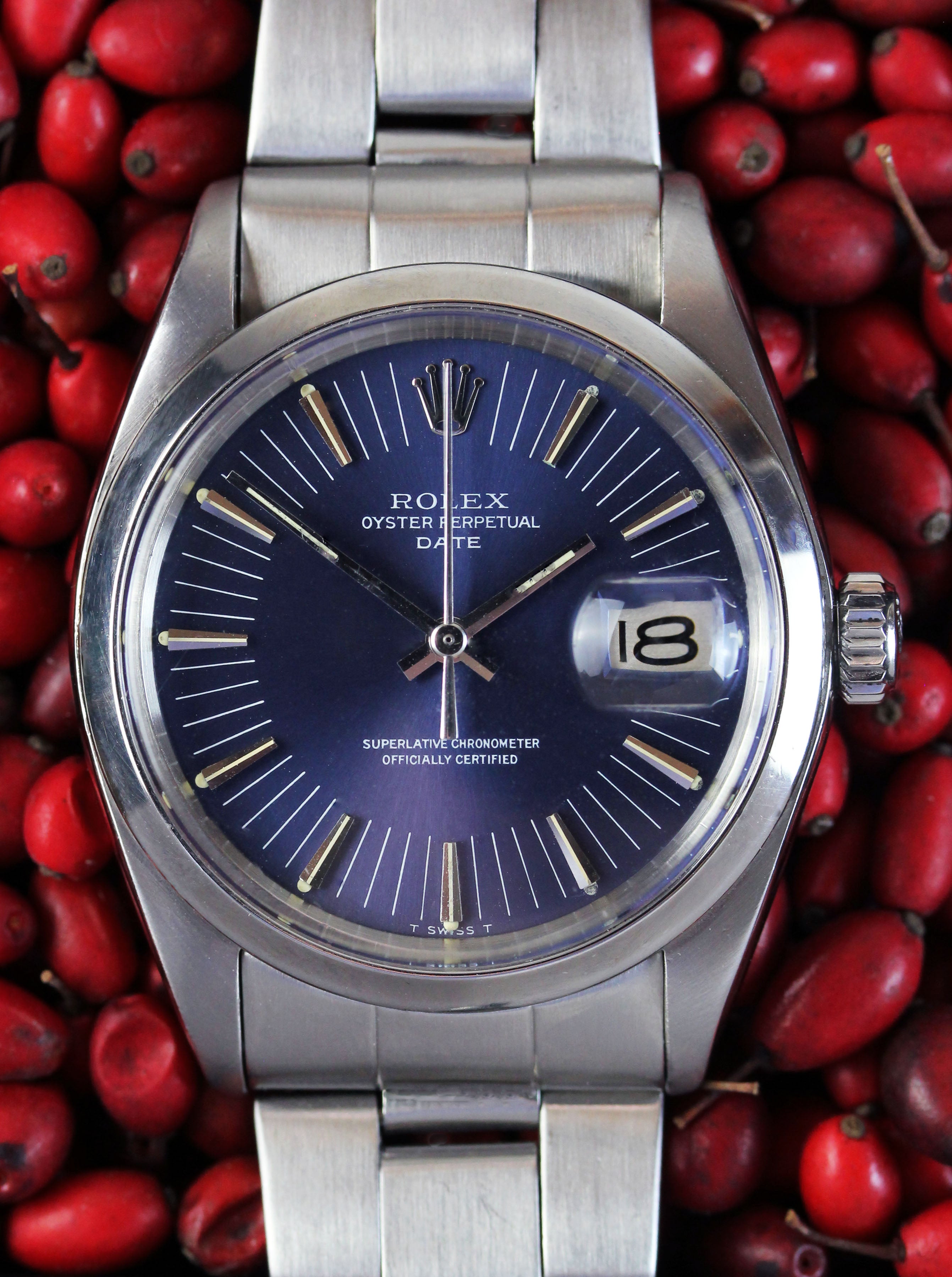 ROLEX Date, ref. 1500 from 1971, with rare radial tritium blue "long minute" dial